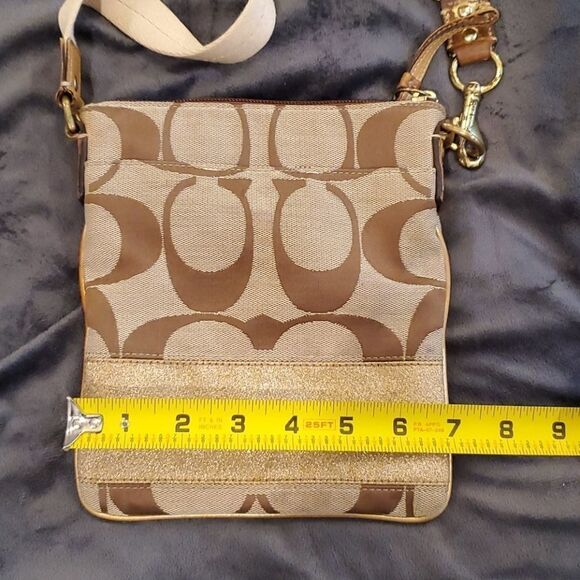 Fun mini Coach crossbody - Picture 7 of 8